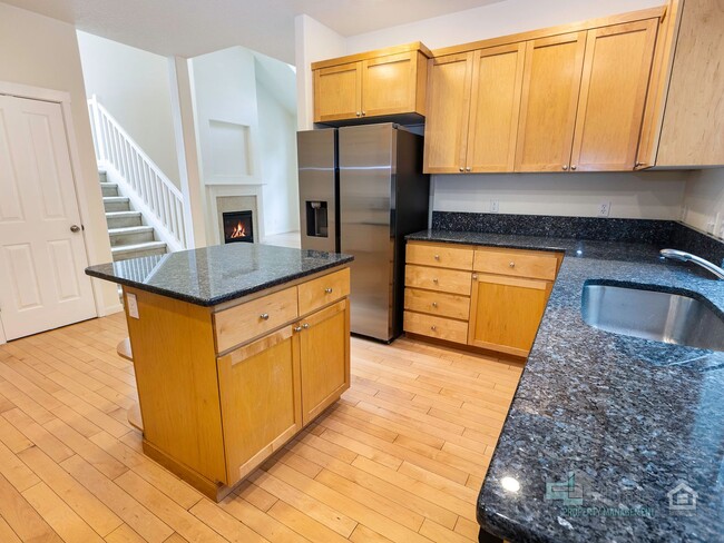 Building Photo - Beautiful 3 Bed/3 Bath Home!