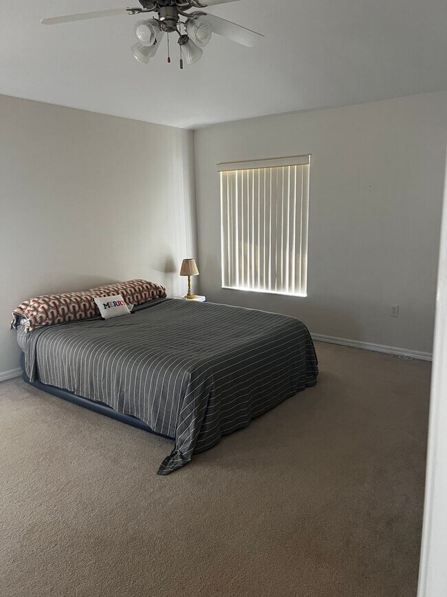 Building Photo - Deltona Lakes