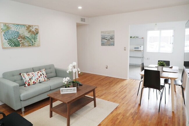 Building Photo - 219 Antilla Ave