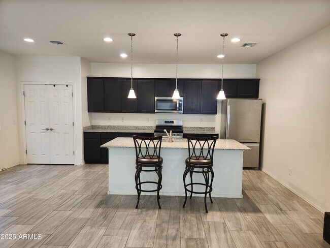 Building Photo - 148 N 56th Pl