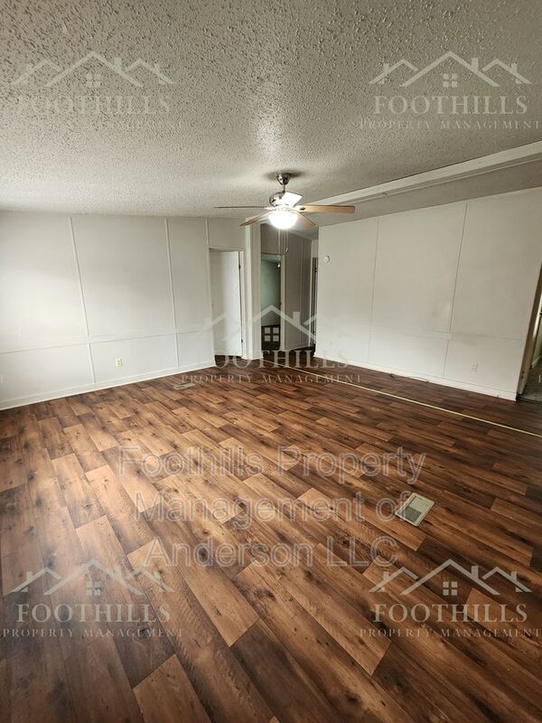 Building Photo - 104 Hickory Forest Dr