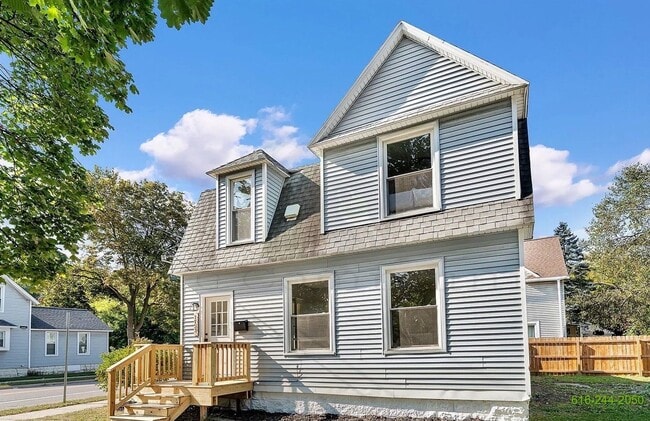 Building Photo - BRAND NEW REMODEL!!! Available NOW for a SHORT TERM LEASE ONLY!!!