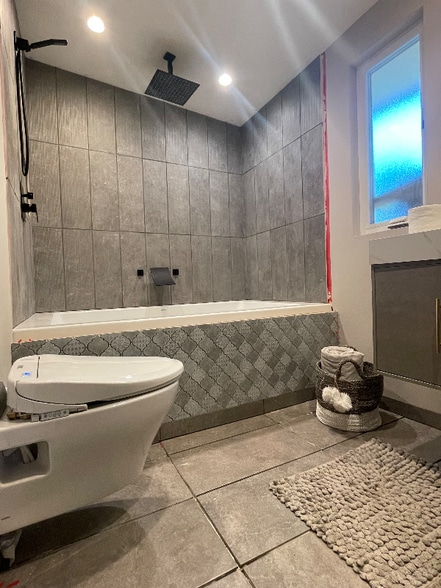 Building Photo - 300 Grace Ln