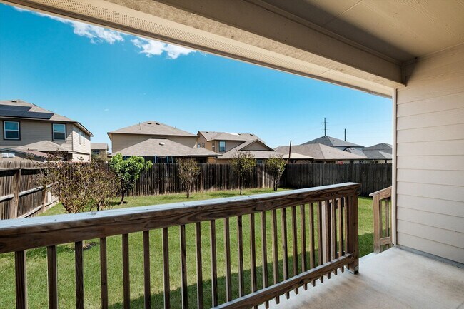 Building Photo - Stylish Home with LVP Flooring, Granite Counters & Appliances Included