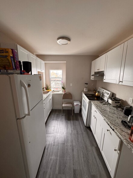 Building Photo - 57 Bennington St