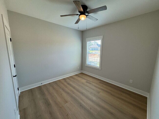 Building Photo - 1465 Forest Dr