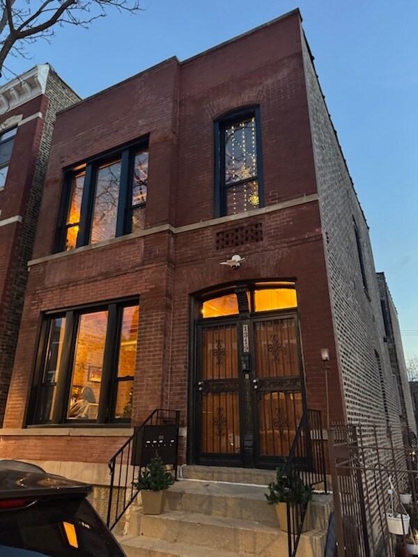 Primary Photo - 1319 W Erie St