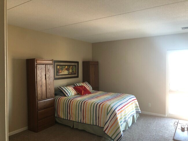 Bed1 - 3100 Grand Ave
