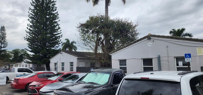 Building Photo - 2711 Lincoln St