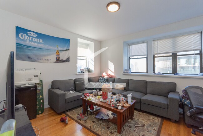 Primary Photo - 776 Columbus Ave