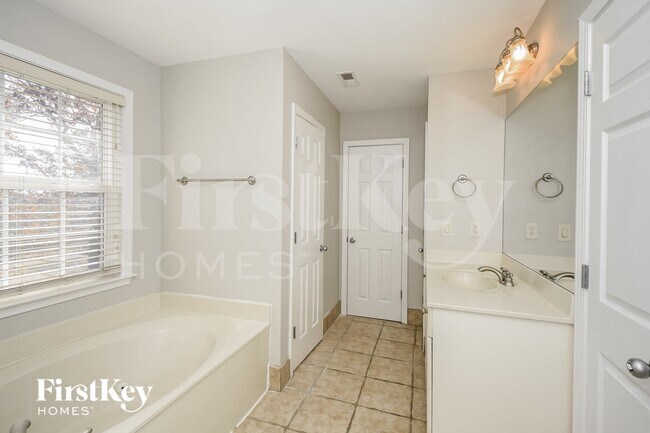 Building Photo - 116 Royal Gala Dr
