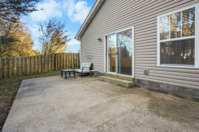 Building Photo - 131 Crestwood Ln