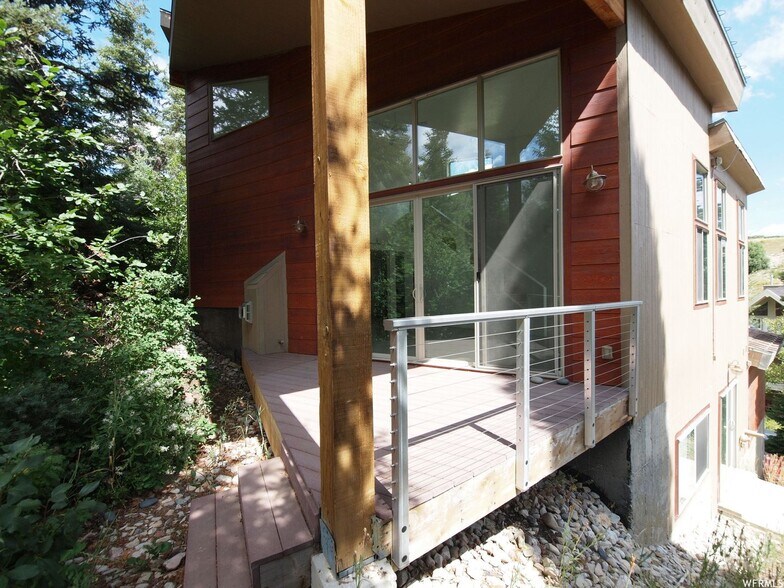 Building Photo - 430 Aspen Dr