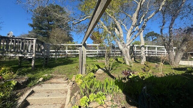 Building Photo - Move-in special: 50% off first month!  Pea...