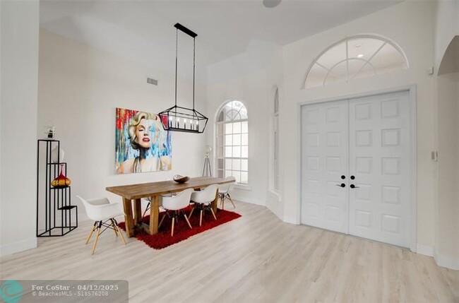 Building Photo - 2563 Jardin Ln