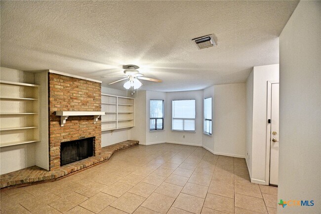 Building Photo - 736 Summerwood Dr