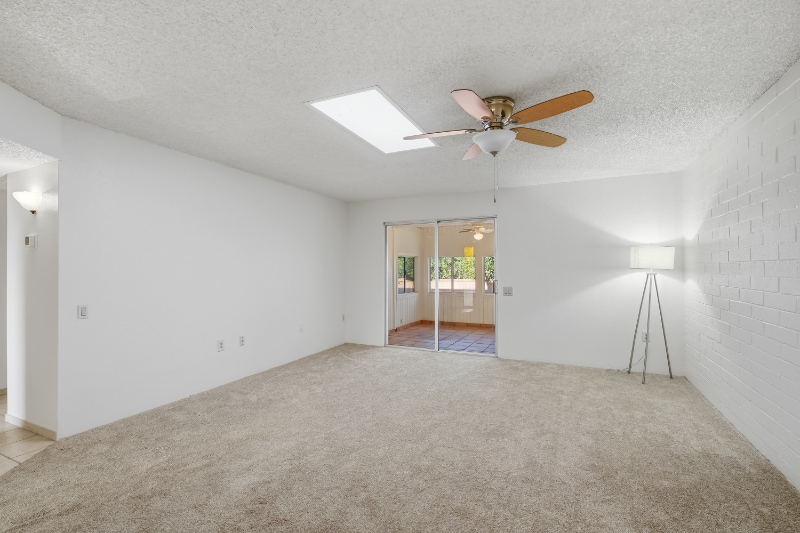 Building Photo - 359 N Calle Del Chancero