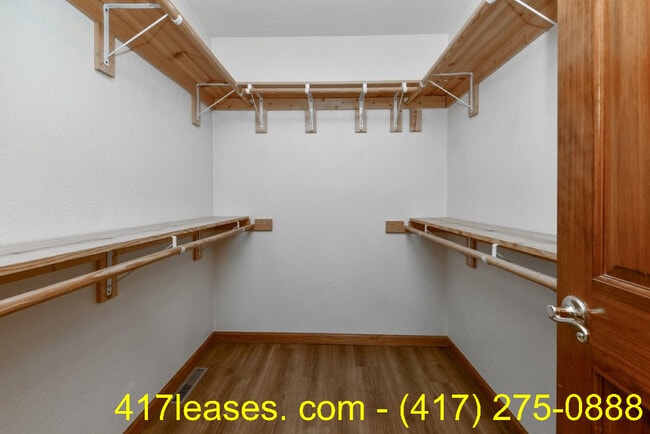 Building Photo - 1257 E Lakewood St
