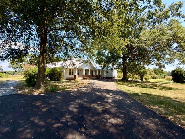 Building Photo - 6919 Deep Springs Rd
