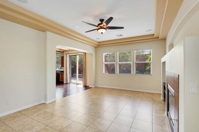 Building Photo - Summerlin Vistas Pool Home w/ Bed and Bath...