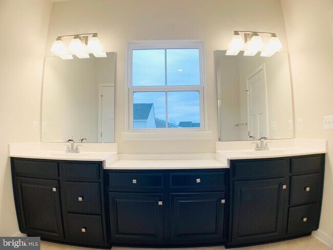 Building Photo - 11380 Willow Green Cir
