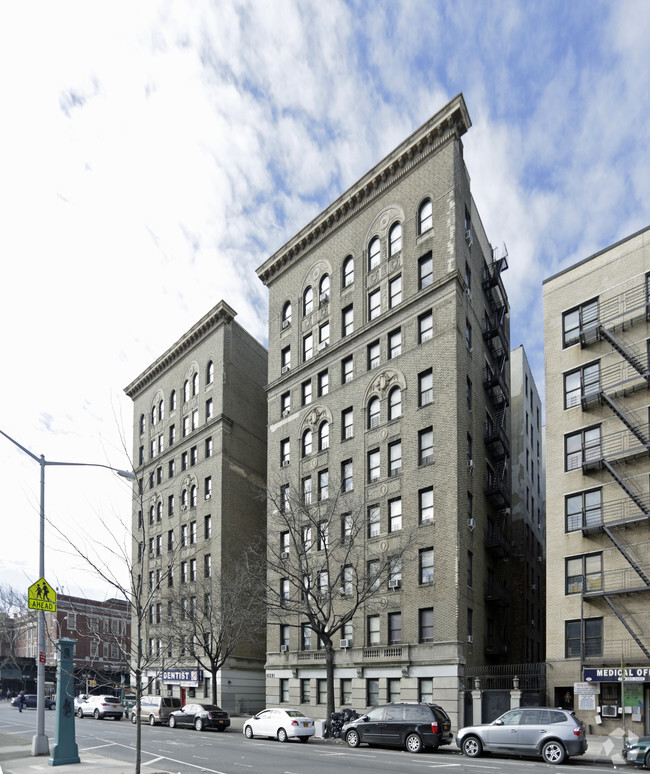 Building Photo - 2665 Grand Concourse