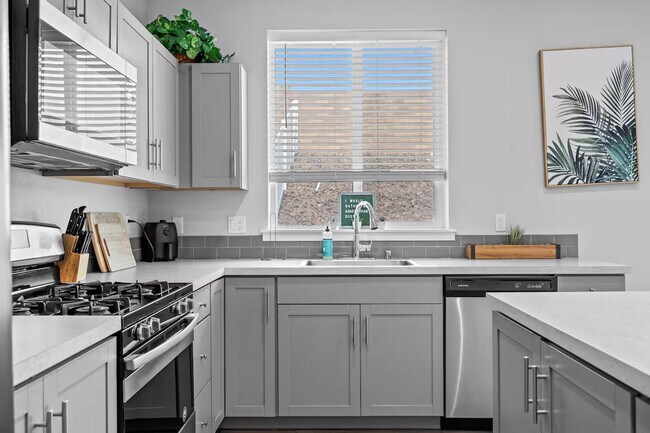 Building Photo - 5324 Remington Dr