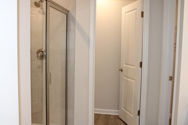 Building Photo - 832 Ottawa Dr