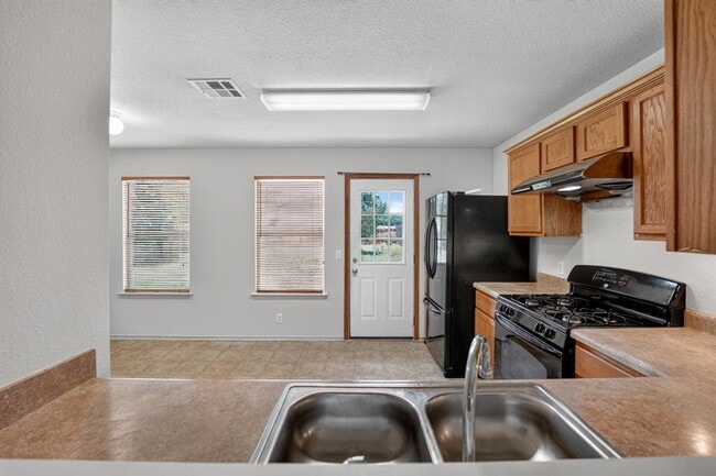 Building Photo - 2412 Kale Dr