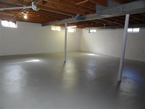 Building Photo - East Side 3 Bedroom Home!