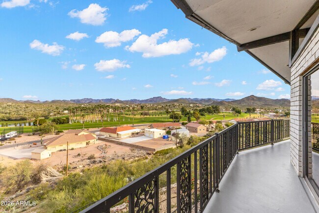 Building Photo - 322 N Cleopatra St