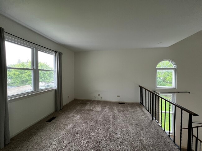 Building Photo - 1556 Darien Lakes Dr
