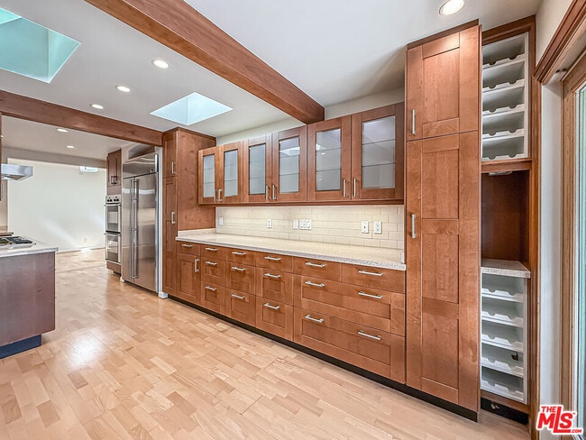 Building Photo - 2123 Sycamore Canyon Rd