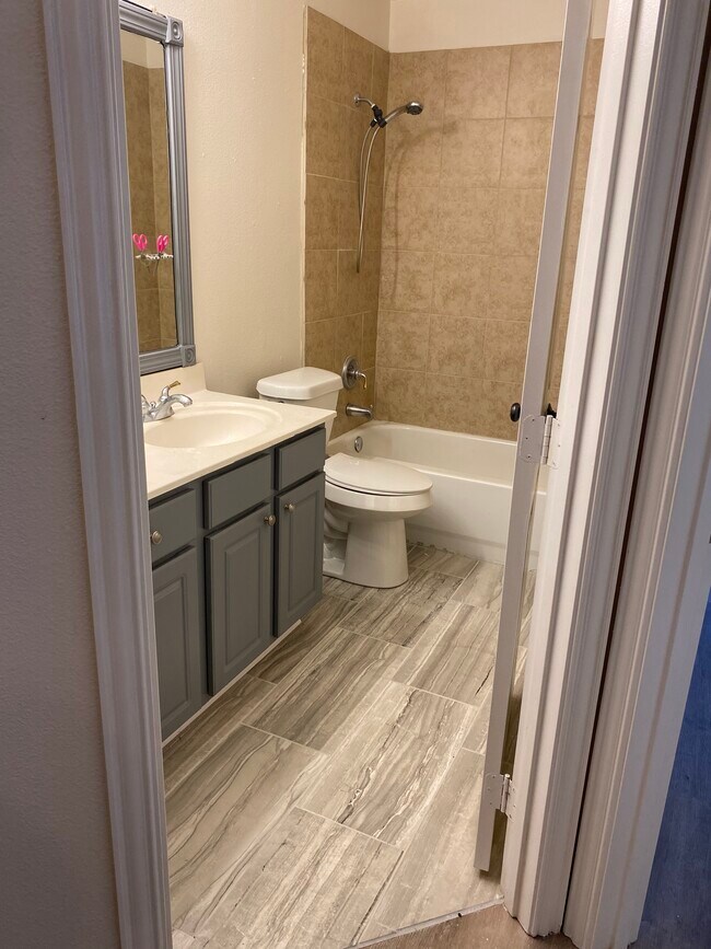 Building Photo - 5205 Crossvine Ln