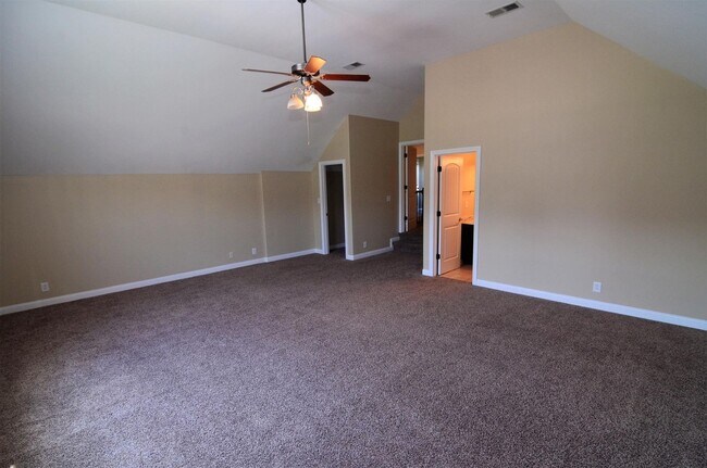 Building Photo - 4 bed 3 ba home...country view backyard