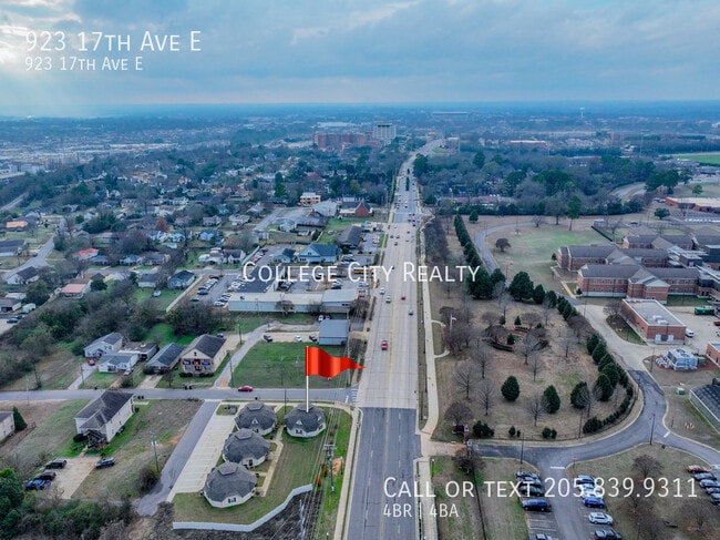 Building Photo - 923 17th Ave E