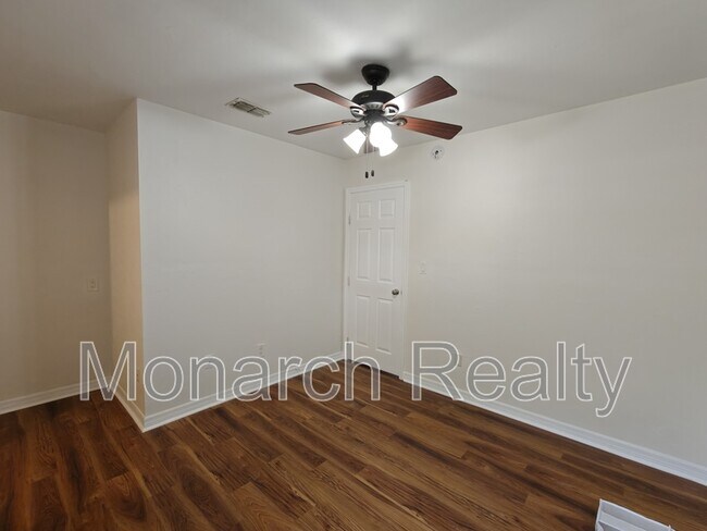 Building Photo - 620 SW 10th Ln