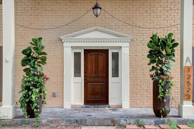 Building Photo - 12523 Briar Forest Dr