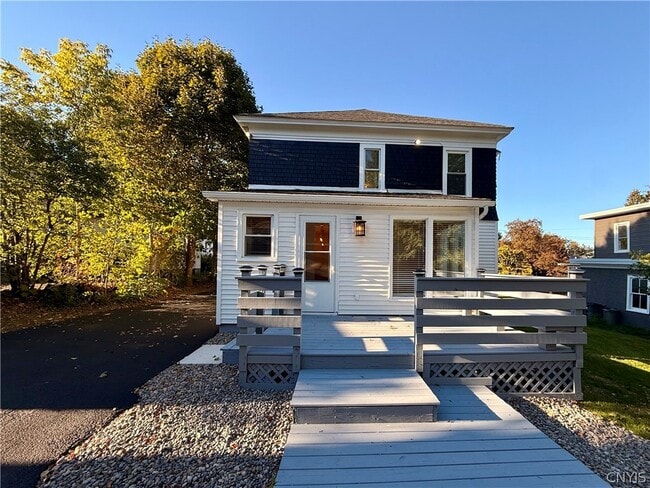 Building Photo - 11 Sanger Ave