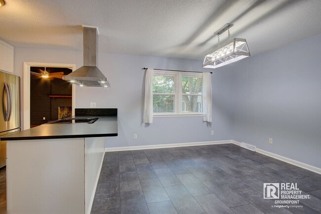 Building Photo - 209 Chucker Dr