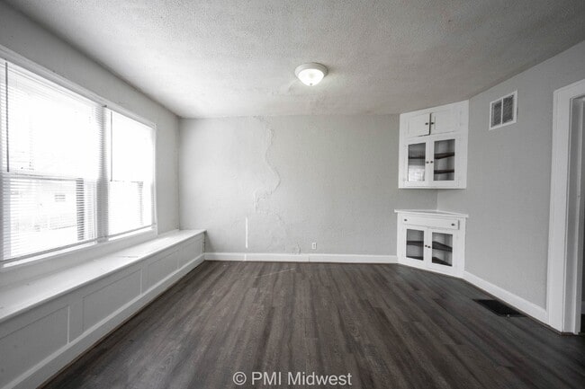 Building Photo - Charming 1-Bedroom Duplex in Indianapolis with Spacious Layout and Convenient Location