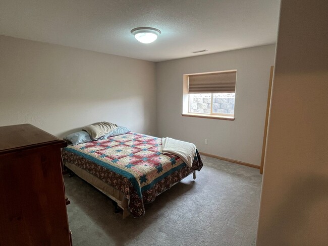 Building Photo - 4 Bedroom, 3 Bathroom Home for Rent