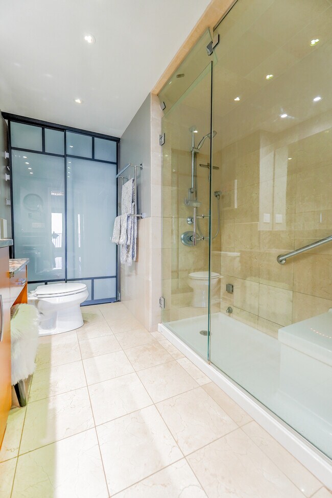 Building Photo - 1212 N Lake Shore Dr