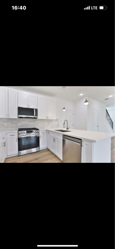 Building Photo - 8220 Bonaire St