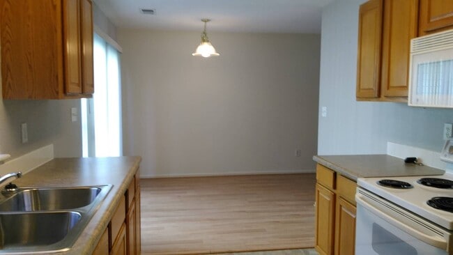 Building Photo - Nice 2 Story Townhome with Attached Garage...