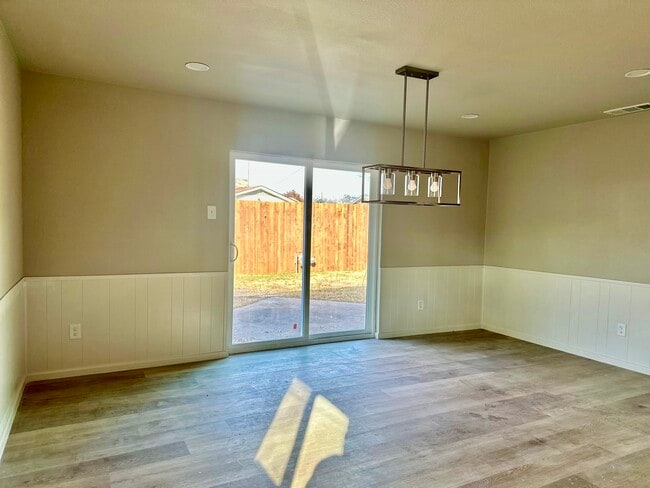 Building Photo - 434 Beverly Dr