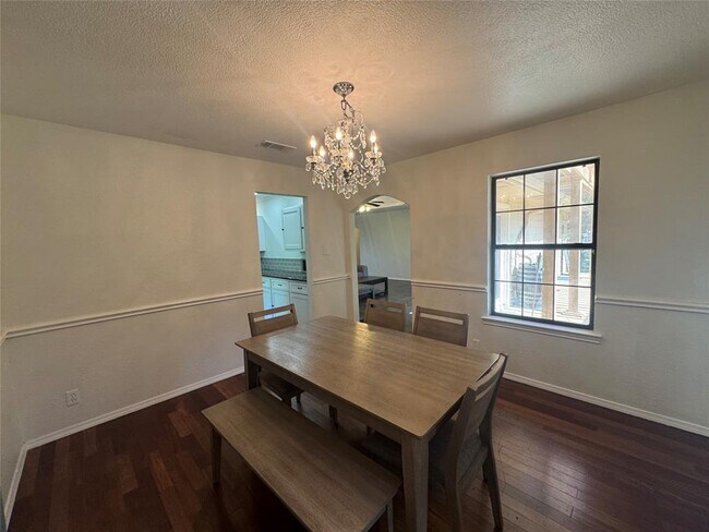 Building Photo - 1045 Hidden Hills Dr