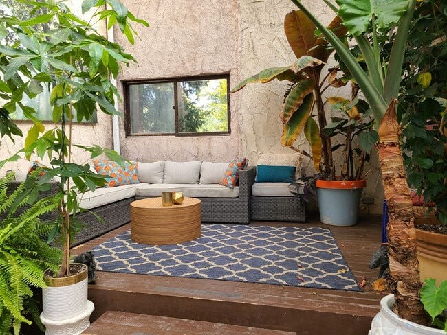 Building Photo - 706 E Stuart St