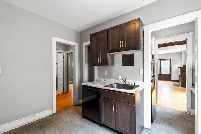 Building Photo - Maryland Upper steps to UWM