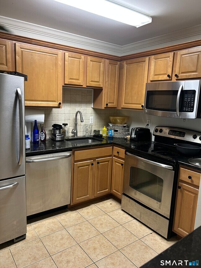 Building Photo - 19 Isaacs St